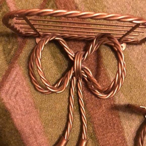 Vintage 1970’s boho Homco brass tone ribbon wall shelves - Picture 3 of 9